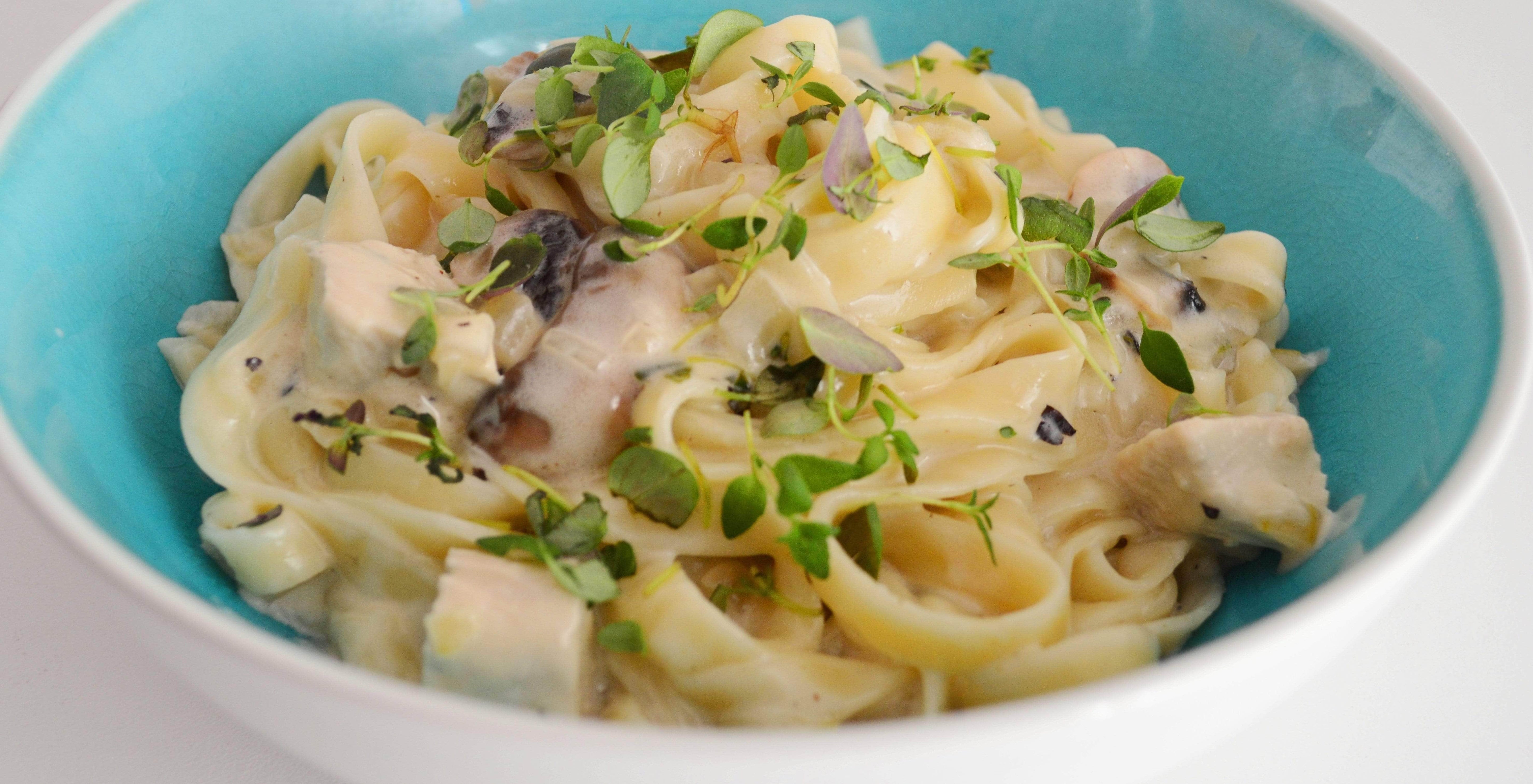 Chicken & mushroom tagliatelle pasta